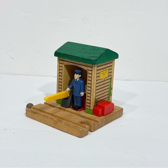 Vintage Thomas the Train Brio Wooden Train Station Toy Green Roof Pretend Play - Picture 2 of 9